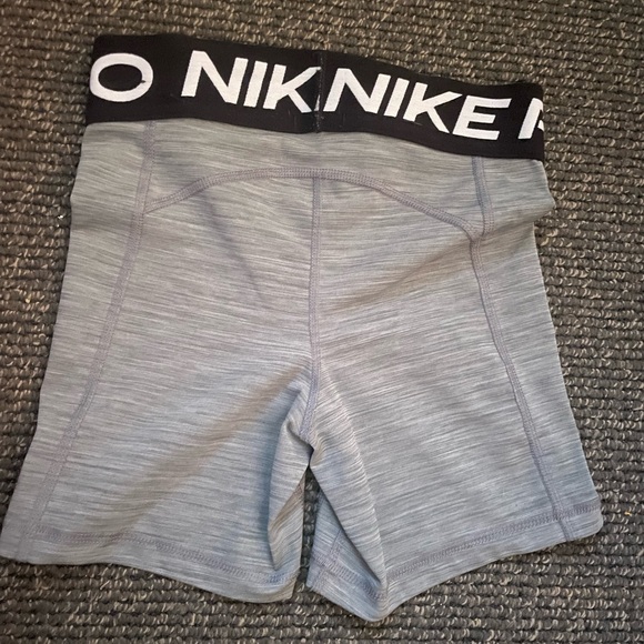 Nike pro shorts - Picture 2 of 3